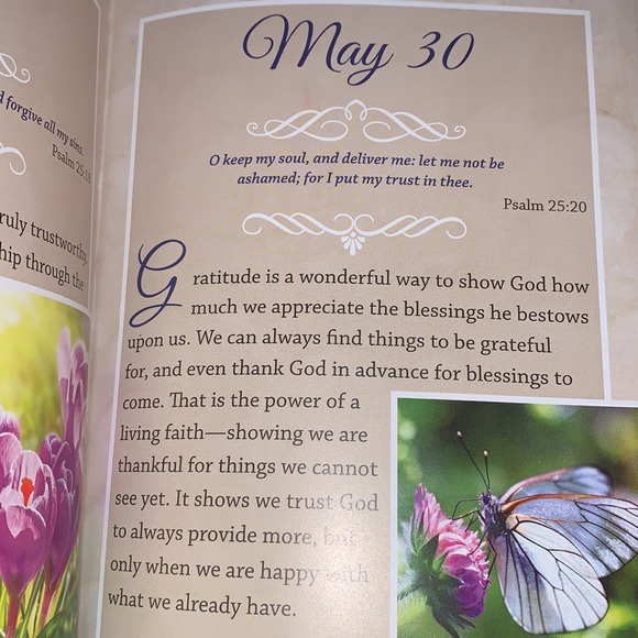 SALE!! Faith daily prayer encouragement books. 2 - Picture 11 of 11